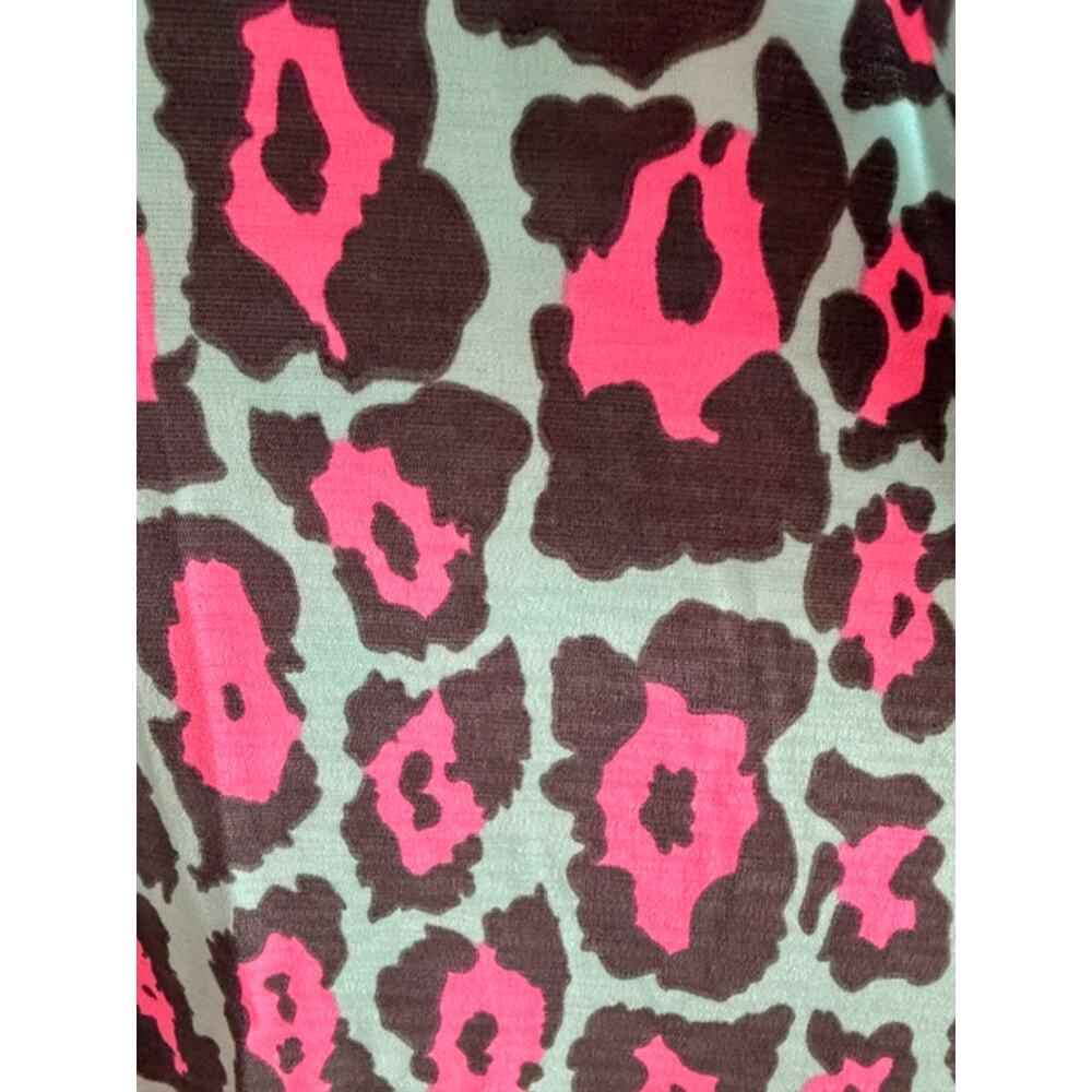 Dear Scarlett - Plus Size Animal Print Lizzy Top with Tab Sleeve - 2X - Picture 3 of 4